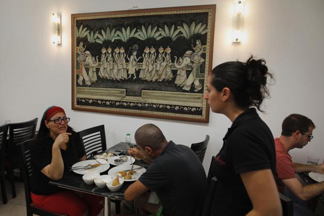 Israelis eat at the Maharaja Indian restaurant in the city of Ramla on July 2, 2017. (AFP Photo) Israelis eat at the Maharaja Indian restaurant in the city of Ramla on July 2, 2017. (AFP Photo)