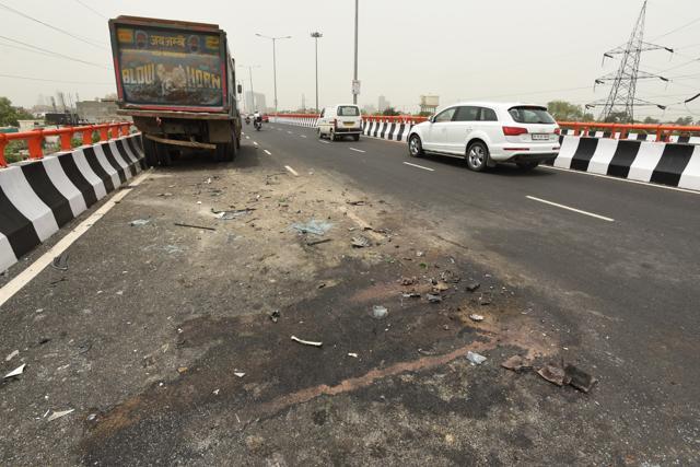The accident spot on the newly opened elevated road in Noida. (Virendra Singh Gosain/HT Photo) The accident spot on the newly opened elevated road in Noida. (Virendra Singh Gosain/HT Photo)
