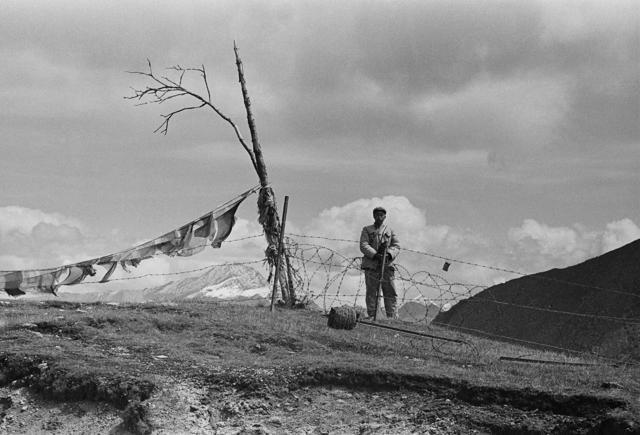 Chinese soldiers guard the border on the Nathu La mountain pass connecting India and China's Tibet Autonomous Region during the Chola incident (or Sino-Indian skirmish), Himalayas, October 3, 1967. (Getty Images) Chinese soldiers guard the border on the Nathu La mountain pass connecting India and China's Tibet Autonomous Region during the Chola incident (or Sino-Indian skirmish), Himalayas, October 3, 1967. (Getty Images)