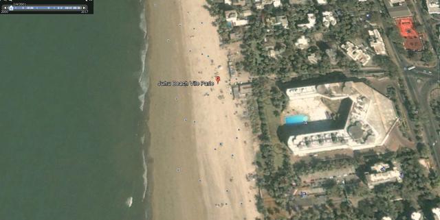 The coastline at Juhu beach in 2001. The coastline at Juhu beach in 2001.