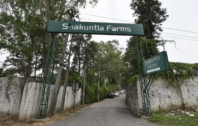 A view of Lalu Prasad Yadav’s Farm House Sarla Villa in Shakuntla Farms, also raided by CBI early morning on July 7, 2017 in New Delhi. (Vipin Kumar / HT Photo) A view of Lalu Prasad Yadav’s Farm House Sarla Villa in Shakuntla Farms, also raided by CBI early morning on July 7, 2017 in New Delhi. (Vipin Kumar / HT Photo)