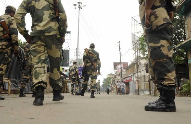 With prohibitory orders in the entire area and vehicles staying off the roads, supply of essential commodities in the area was badly hit. (Samir Jana) With prohibitory orders in the entire area and vehicles staying off the roads, supply of essential commodities in the area was badly hit. (Samir Jana)