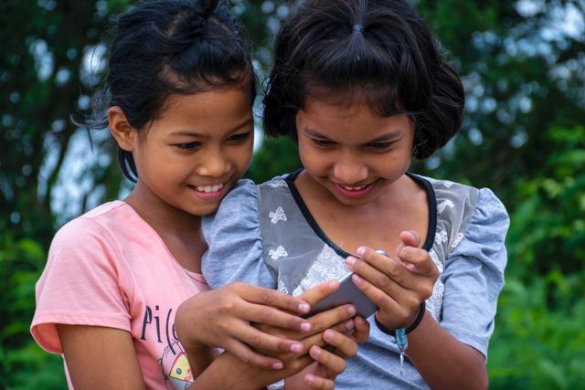 It’s important that parents supplement what children learn in school. The authors stress that social interaction – rather than gadgets – are crucial. (Shutterstock) It’s important that parents supplement what children learn in school. The authors stress that social interaction – rather than gadgets – are crucial. (Shutterstock)