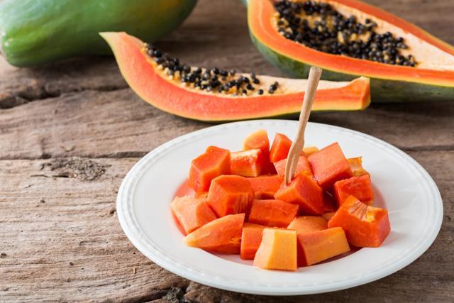 For those with higher levels of self-control, the path to the healthy food was more direct, indicating that they experienced less conflict. (Shutterstock)