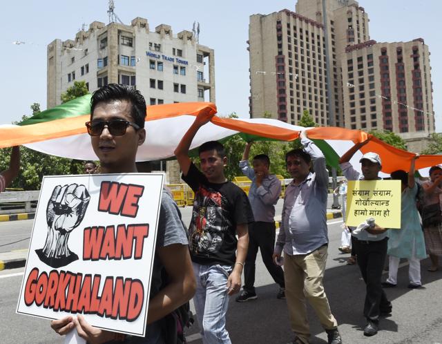 People take part in a protest march demanding Gorkhaland from Rajghat to Jantar Mantar in New Delhi on Sunday. (Arvind Yadav/HT PHOTO) People take part in a protest march demanding Gorkhaland from Rajghat to Jantar Mantar in New Delhi on Sunday. (Arvind Yadav/HT PHOTO)