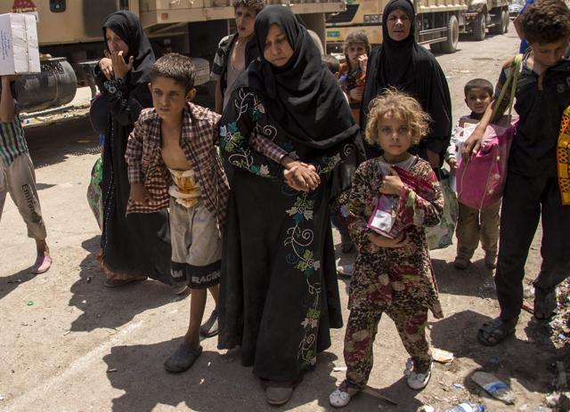 A wounded Iraqi boy and his family members, who fled the fighting between government forces and Islamic State (IS) group jihadists in the Old City of Mosul, walk in the city's western industrial district awaiting to be relocated, on July 8. (AFP Photo) A wounded Iraqi boy and his family members, who fled the fighting between government forces and Islamic State (IS) group jihadists in the Old City of Mosul, walk in the city's western industrial district awaiting to be relocated, on July 8. (AFP Photo)