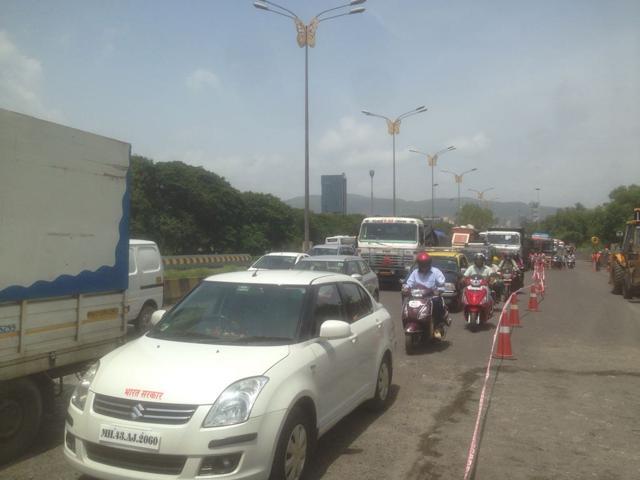 Heavy traffic on the highway on Monday afternoon. (Bachchan Kumar) Heavy traffic on the highway on Monday afternoon. (Bachchan Kumar)
