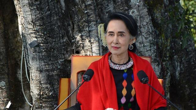 Aung San Suu Kyi, the de facto leader of Myanmar’s first civilian government , is also a fashion icon for women in Myanmar. (AFP)