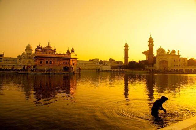Being religious is beneficial to health. (Shutterstock) Being religious is beneficial to health. (Shutterstock)