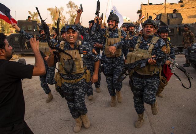 Members of the Iraqi forces celebrate in the Old City of Mosul. (AFP Photo) Members of the Iraqi forces celebrate in the Old City of Mosul. (AFP Photo)