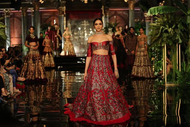 Deepika Padukone at India Couture Week 2016 in a Manish Malhotra outfit. (Raajessh Kashyap/HT)