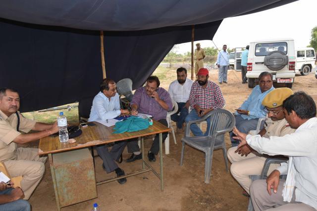 Police officials in Saanvrad. (Prabhakar Sharma/HT Photo) Police officials in Saanvrad. (Prabhakar Sharma/HT Photo)