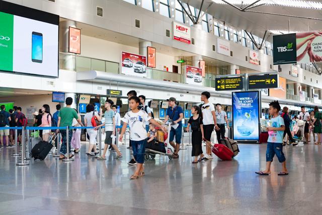 Avoiding airplane travel saves about 1.6 tons of CO2 equivalent per trip. (Shutterstock) Avoiding airplane travel saves about 1.6 tons of CO2 equivalent per trip. (Shutterstock)