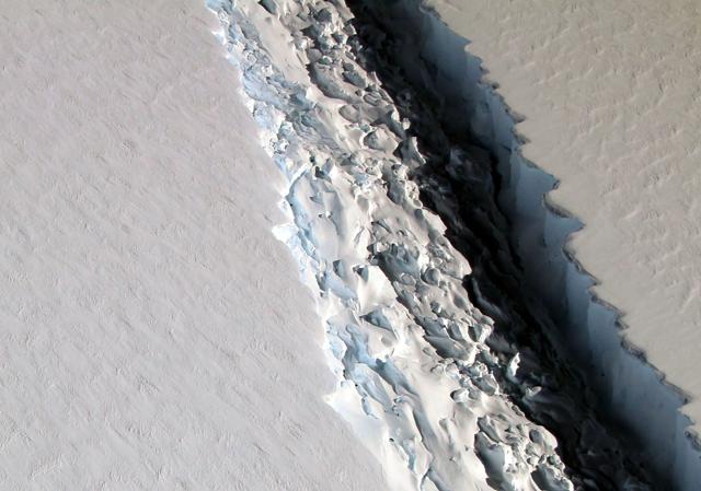 This file photo released by Nasa on December 1, 2016 shows a massive rift in the Antarctic Peninsula's Larsen C ice shelf on November 10, 2016. (AFP) This file photo released by Nasa on December 1, 2016 shows a massive rift in the Antarctic Peninsula's Larsen C ice shelf on November 10, 2016. (AFP)