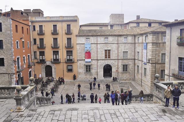 The makers of GoT used CGI to remove these buildings opposite the Cathedral and added a turquoise sea in the distance (Karishma Upadhyay) The makers of GoT used CGI to remove these buildings opposite the Cathedral and added a turquoise sea in the distance (Karishma Upadhyay)