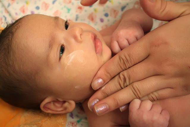 Infants of this age, however, do not appear to have any positive or negative expectations of speaker. (Shutterstock )