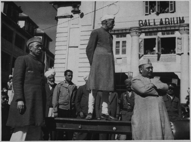 Jawaharlal Nehru addressing a meeting in Srinagar in 1947 with Sheikh Abdullah (L) by his side. (HT Photo) Jawaharlal Nehru addressing a meeting in Srinagar in 1947 with Sheikh Abdullah (L) by his side. (HT Photo)
