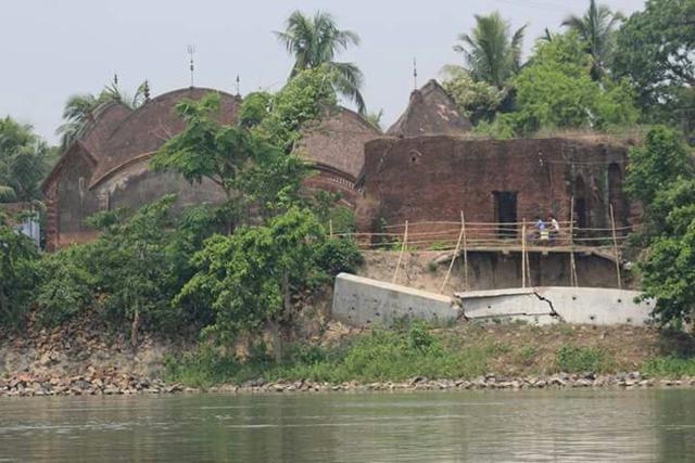 After changing its course, the Bhagirathi river now flows barely ten feet away from the temple (in background) (HT Photo) After changing its course, the Bhagirathi river now flows barely ten feet away from the temple (in background) (HT Photo)