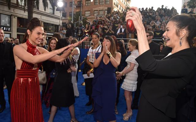 Gal Gadot and Lynda Carter attend the premiere of Warner Bros. Pictures' Wonder Woman at the Pantages Theatre on May 25, 2017 in Hollywood, California. (AFP) Gal Gadot and Lynda Carter attend the premiere of Warner Bros. Pictures' Wonder Woman at the Pantages Theatre on May 25, 2017 in Hollywood, California. (AFP)