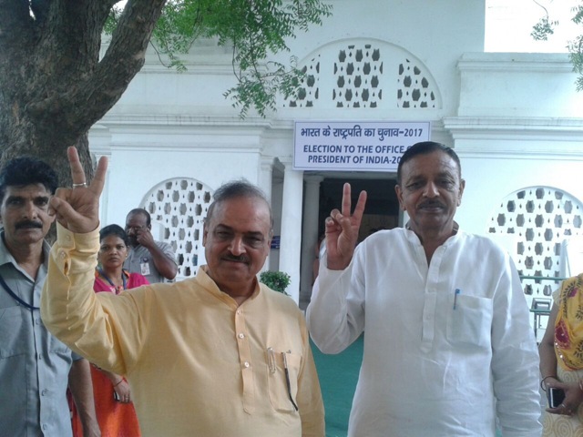 BJP MLAs OP Sharma and Jagdish Pradhan at Delhi Vidhan Sabha on Monday. (HT Photo) BJP MLAs OP Sharma and Jagdish Pradhan at Delhi Vidhan Sabha on Monday. (HT Photo)
