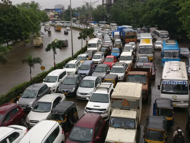 Traffic snarls on JVLR. (Pratik Chorge) Traffic snarls on JVLR. (Pratik Chorge)