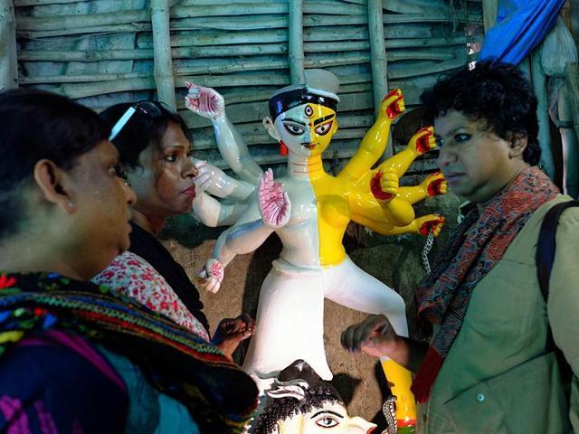 Two years ago, Udyami Yubak Brinda Durga Puja committee, a community organisation, in partnership with transgender rights activist group Pratyay Gender Trust, made history with its idol that was modelled on the Ardhanarishwar or the composite androgynous form of Shiva and Parvati. (HT Photo) Two years ago, Udyami Yubak Brinda Durga Puja committee, a community organisation, in partnership with transgender rights activist group Pratyay Gender Trust, made history with its idol that was modelled on the Ardhanarishwar or the composite androgynous form of Shiva and Parvati. (HT Photo)