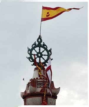 Nilachakra atop the spire of the sanctum of Srimandira. One can offer worship to the presiding deities of Srimandira even by offering this to Nilachakra seen from afar. Also notice Patitapabana Bana fluttering above it. Any food offered this way is known as Chakra Manohi. (Text and photographs copyright Subas Pani) Nilachakra atop the spire of the sanctum of Srimandira. One can offer worship to the presiding deities of Srimandira even by offering this to Nilachakra seen from afar. Also notice Patitapabana Bana fluttering above it. Any food offered this way is known as Chakra Manohi. (Text and photographs copyright Subas Pani)