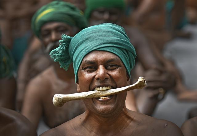 The farmers are braving the rains as they do not have tents this time and scouring for meals at the nearby gurdwara. (Ravi Choudhary/HT PHOTO) The farmers are braving the rains as they do not have tents this time and scouring for meals at the nearby gurdwara. (Ravi Choudhary/HT PHOTO)