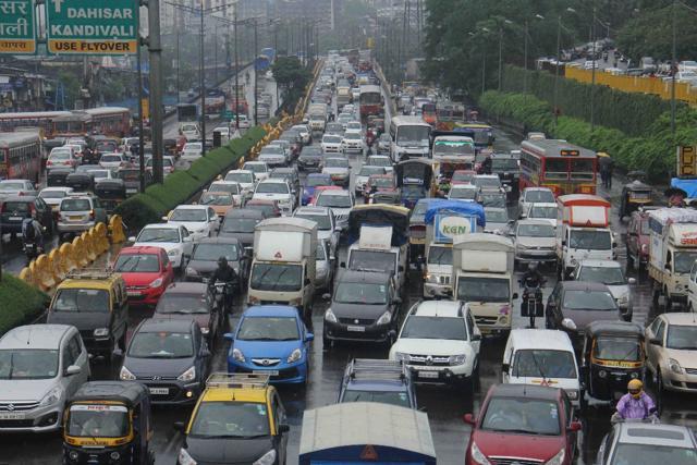 The traffic on WEH at Goregaon. (Pramod Thakur/HT) The traffic on WEH at Goregaon. (Pramod Thakur/HT)