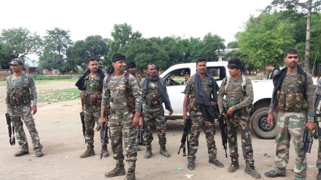 Police personnel deployed in Keswari village in Giridh district to maintain peace. (HT PHOTO) Police personnel deployed in Keswari village in Giridh district to maintain peace. (HT PHOTO)