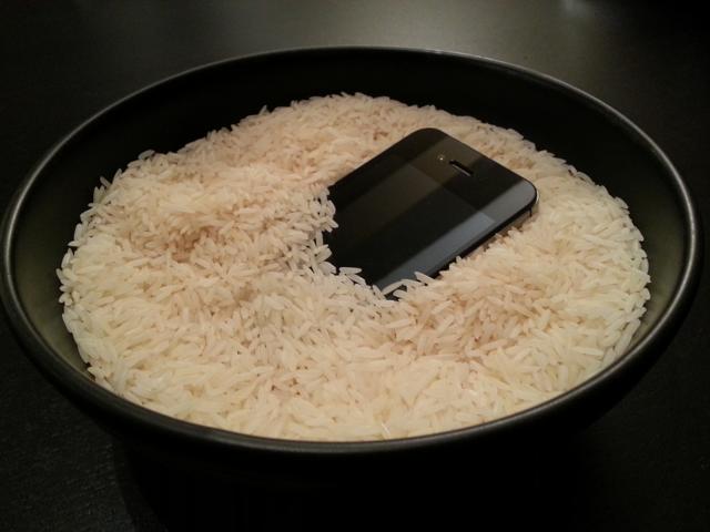 Uncooked rice can be a substitute solution, since the grains absorb moisture. (HT file photo )
