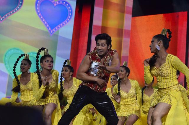Varun Dhawan performs during the green carpet of IIFA Awards 2017. (IANS) Varun Dhawan performs during the green carpet of IIFA Awards 2017. (IANS)