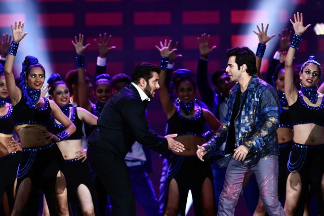 Salman Khan (C) and Varun Dhawan (R) perform on the stage. (AFP) Salman Khan (C) and Varun Dhawan (R) perform on the stage. (AFP)