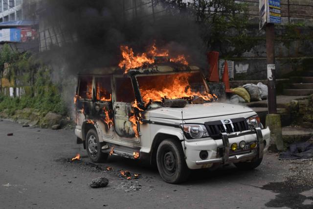 A police jeep on fire near a police officer’s quarters in Darjeeling town on Wednesday. (Bikram Sashanker)