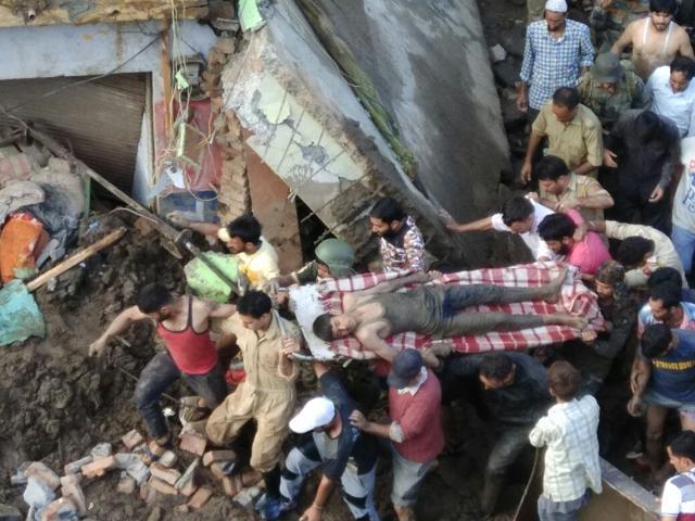 Police said 11 people have been injured and several houses and shops have been damaged. A school building has also been damaged. (HT Photo)