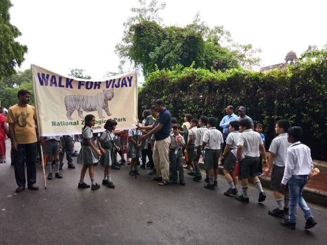 School children took part in a ‘Walk for Vijay’ at the zoo. (Joydeep Thakur / HT Photo) School children took part in a ‘Walk for Vijay’ at the zoo. (Joydeep Thakur / HT Photo)