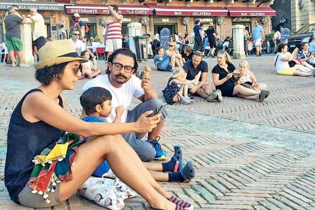 Aamir enjoys an ice cream with his family.