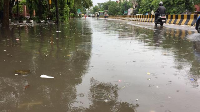 Waterlogging on a road in Noida after heavy rains on Thursday. (Sunil Ghosh/HT Photo)