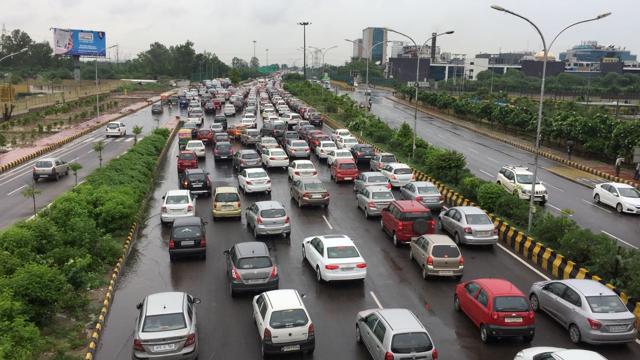 Monsoon showers lead to traffic snarls in Delhi-NCR; office, school ...