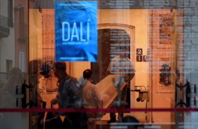 A casket is carried inside the Teatre-Museu Dali (Theatre-Museum Dali) as forensic examiners arrive for the exhumation of Salvador Dali's remains in Figueras on July 20, 2017. (AFP) A casket is carried inside the Teatre-Museu Dali (Theatre-Museum Dali) as forensic examiners arrive for the exhumation of Salvador Dali's remains in Figueras on July 20, 2017. (AFP)