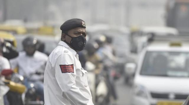 The devices inside the vehicles detected up to twice as much particulate matter as the roadside sensors. (Raj K Raj/HT Photo) The devices inside the vehicles detected up to twice as much particulate matter as the roadside sensors. (Raj K Raj/HT Photo)