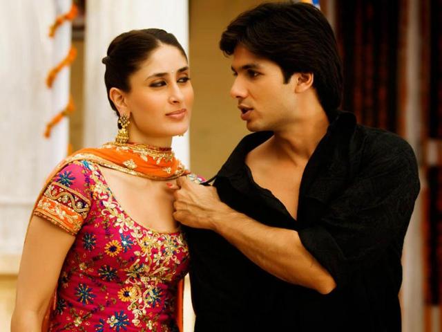 Kareena Kapoor and Shahid Kapoor in Jab We Met. Kareena Kapoor and Shahid Kapoor in Jab We Met.