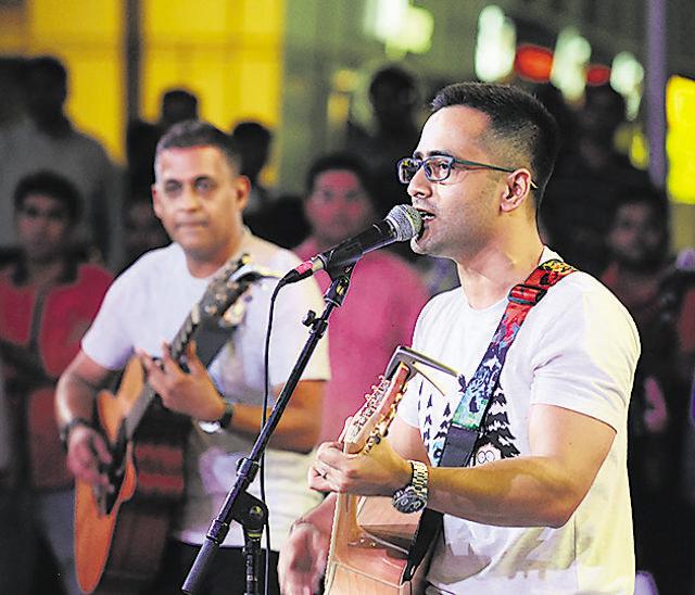 The ban ‘Unplugged’ regales the crowd. (Parveen Kumar/HT)