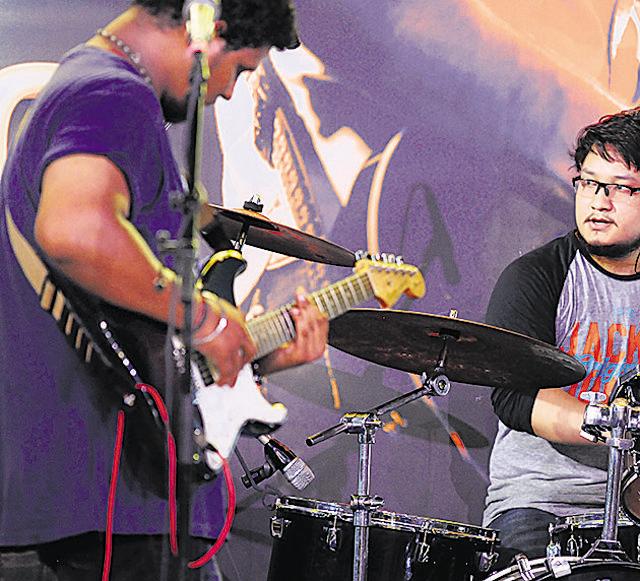 The band ‘Dor’ wows the audience. (Parveen Kumar/HT )