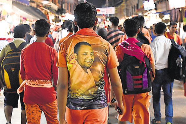 A Kanwariya wearing a T-shirt with Uttar Pradesh chief minister Yogi Adityanath’s photograph on it. (Vipin Kumar/HT PHOTO)