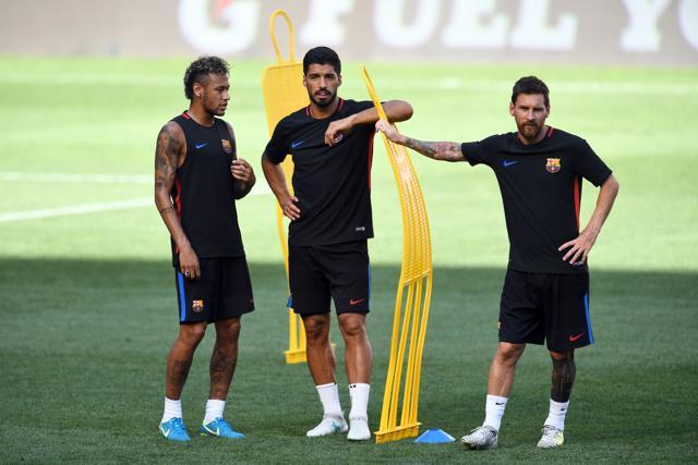 Barcelona's Brazilian forward Neymar (L), Uruguayan forward Luis Suarez (C) and Argentinian forward Lionel Messi take a break during a training session at the Red Bull Arena in Harrison, New Jersey, on Friday. (AFP)