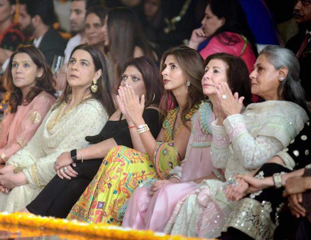 Amrita Singh, Shweta Nanda and Jaya Bachchan and others at the fashion show. (PTI) Amrita Singh, Shweta Nanda and Jaya Bachchan and others at the fashion show. (PTI)