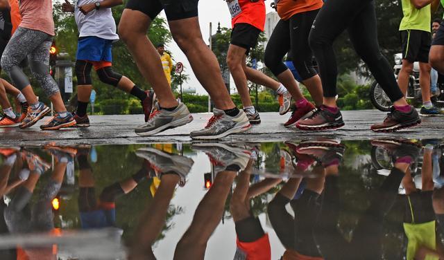 Light showers did little to dampen participants’ spirits. (Satyabrata Tripathy/HT) Light showers did little to dampen participants’ spirits. (Satyabrata Tripathy/HT)