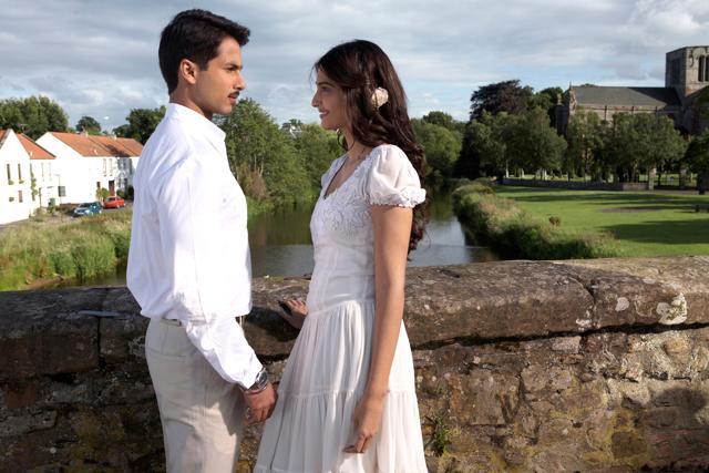 Actors Shahid Kapoor and Sonam Kapoor in the film Mausam. Actors Shahid Kapoor and Sonam Kapoor in the film Mausam.