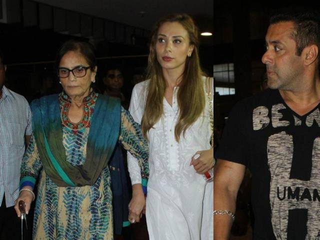 Iulia spotted with Salman’s mother Salma Khan at the airport (Viral Bhayani/HT) Iulia spotted with Salman’s mother Salma Khan at the airport (Viral Bhayani/HT)